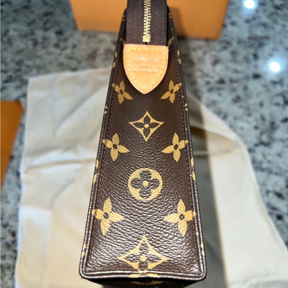 Louis Vuitton Toiletry 26 Authentic - Picture 2 of 7